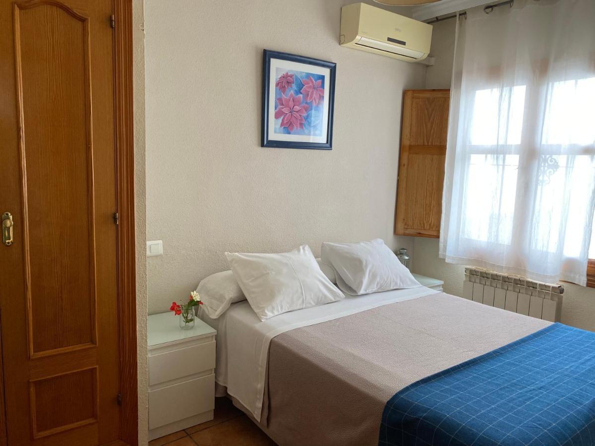 Hostal Moscatel Малага Экстерьер фото