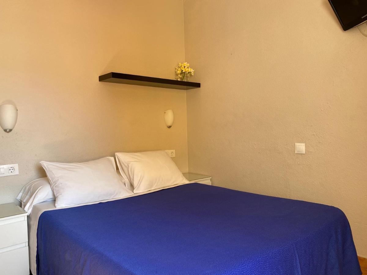 Hostal Moscatel Малага Экстерьер фото