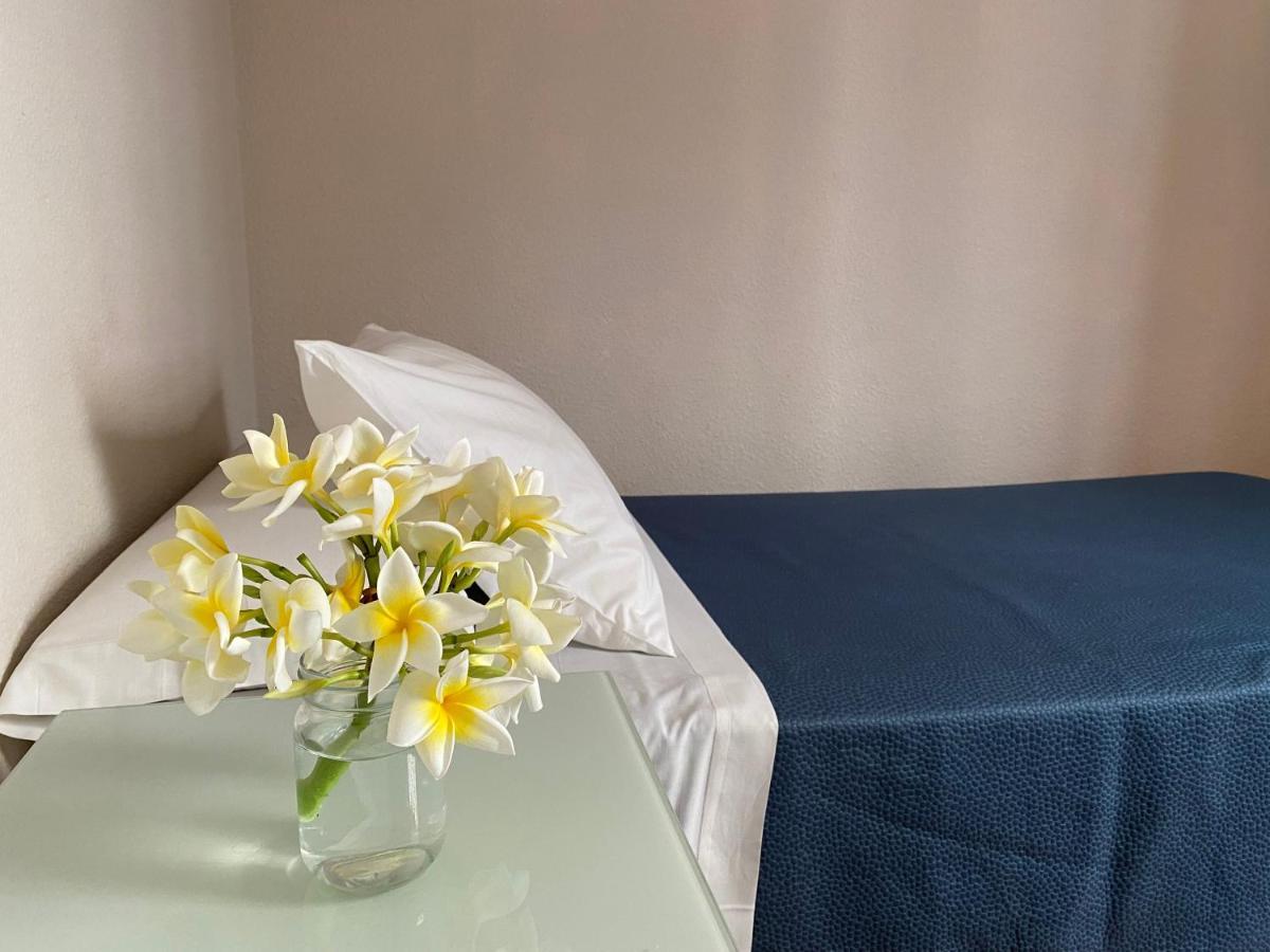 Hostal Moscatel Малага Экстерьер фото