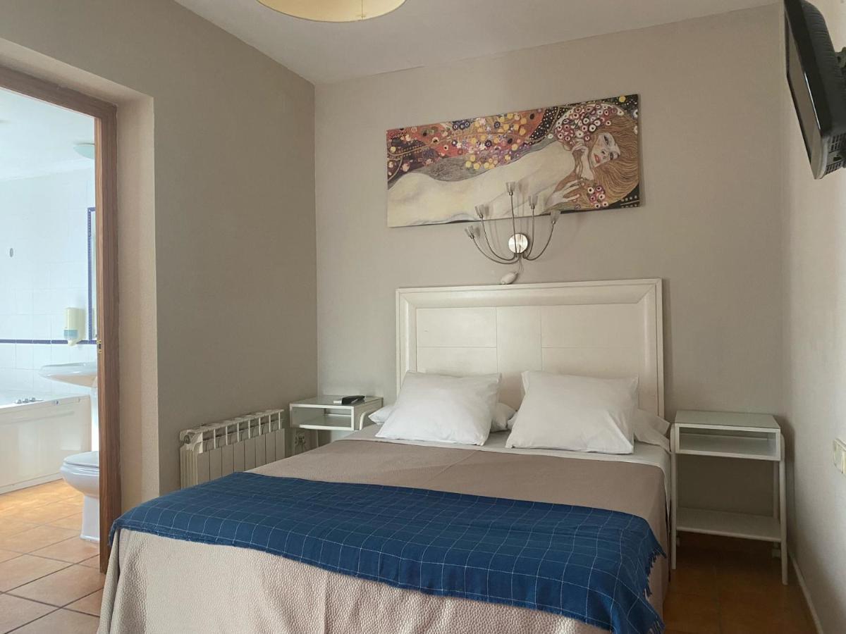 Hostal Moscatel Малага Экстерьер фото