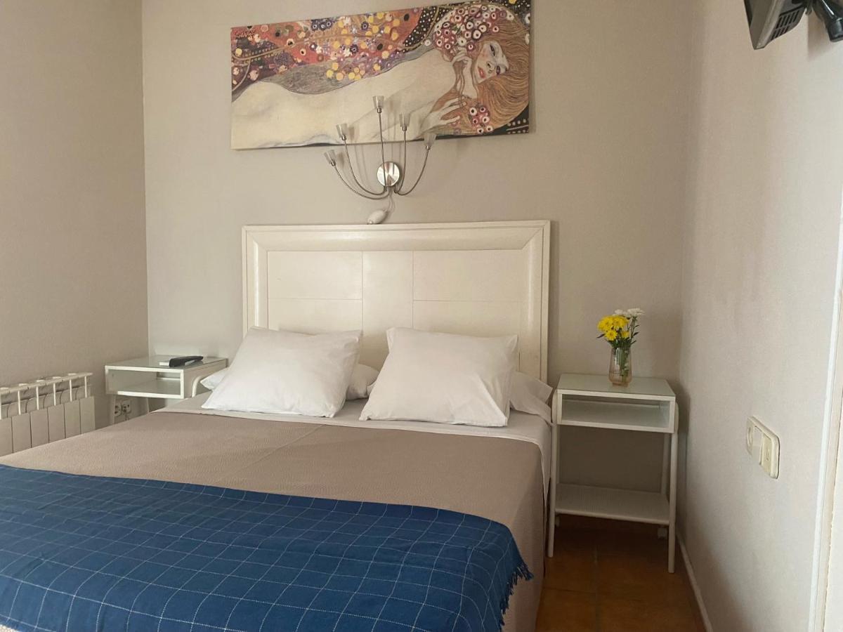 Hostal Moscatel Малага Экстерьер фото