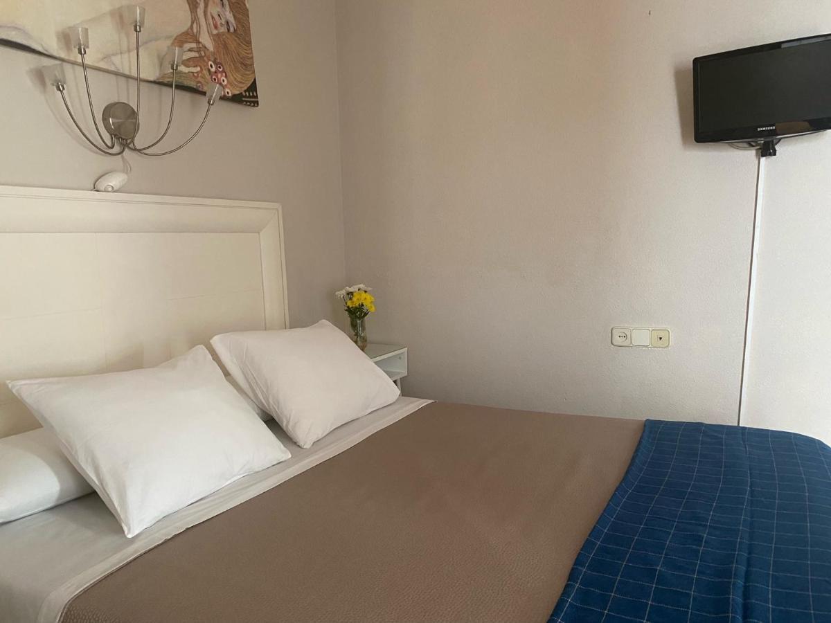 Hostal Moscatel Малага Экстерьер фото